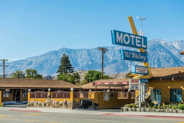 Quels sont les avantages d'un hôtel situé à bord de l'autoroute ?